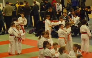 les benjamines à l'échauffement.